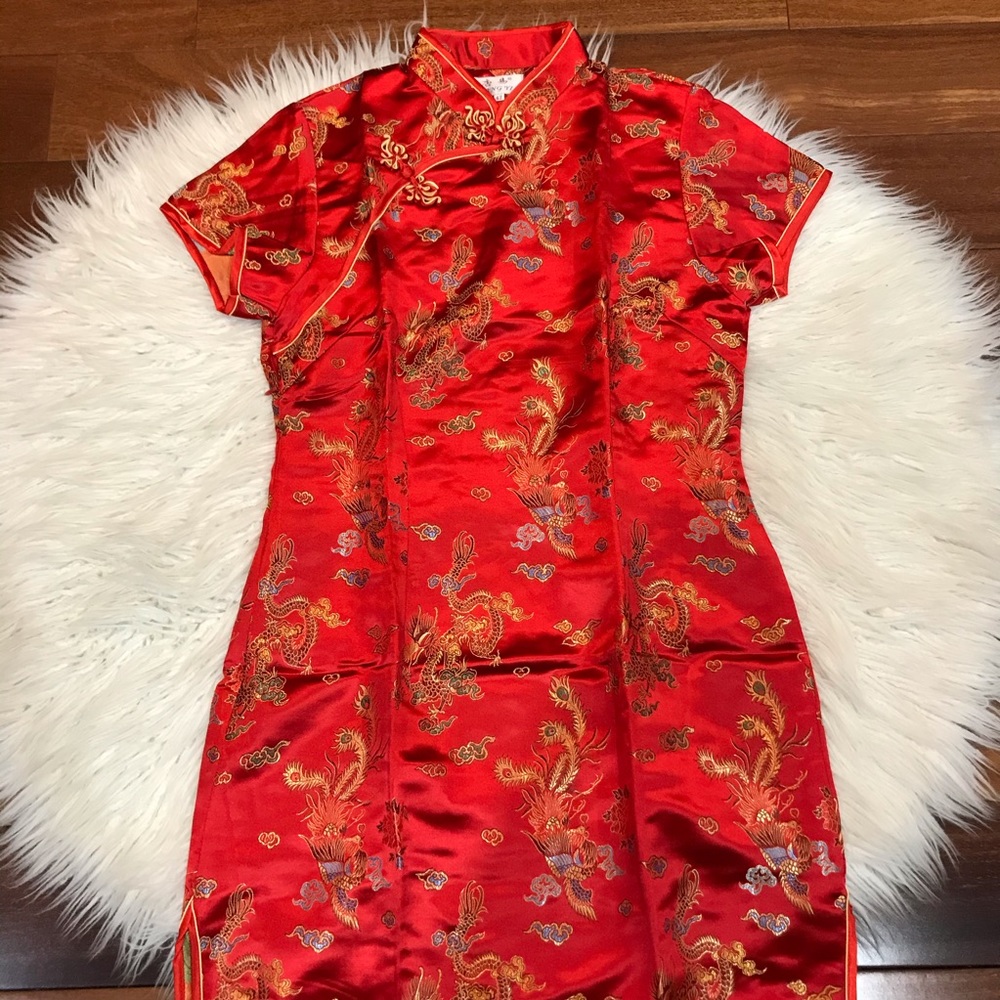 Elegant Red Floral Cheongsam Dress - Picture 3 of 7